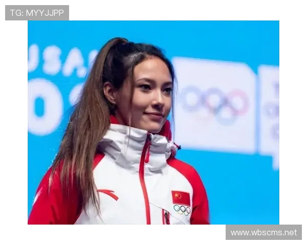 谷爱凌拎出一袋又一袋大牌，隔壁老伯看懵，我的工资卡瑟瑟发抖